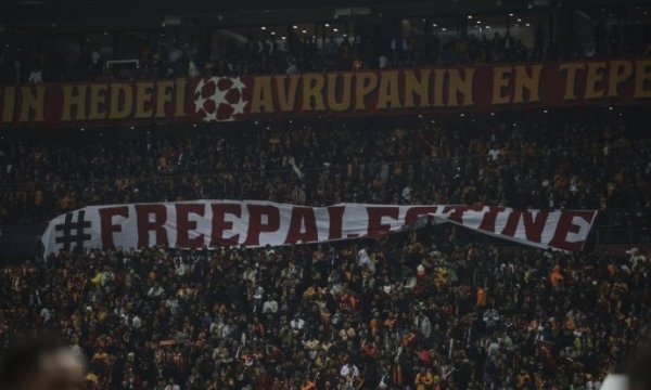 Galatasaray taraftarından Gazze'ye "Özgür Filistin" etiketiyle destek 