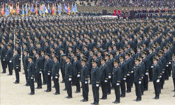 Güney Kore ordusu eriyor; devlet çaresiz