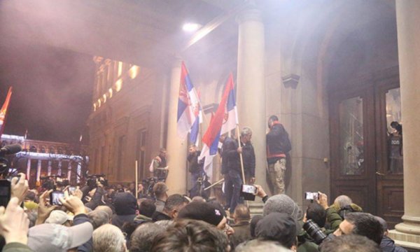 Vucic'e darbe girişimi! İstihbarat örgütleri kurtardı