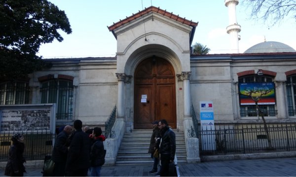 Fransa, İstanbul Başkonsolosluğu'nu bir süreliğine kapattı