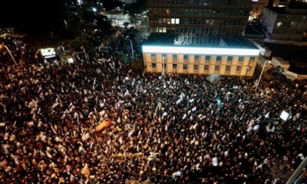 İşgal topraklarında on binlerce kişi Netanyahu hükümetini protesto etti