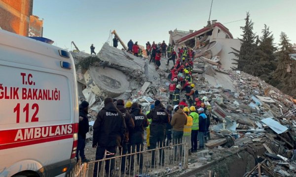 Antep'te 76 saat sonra aynı enkazdan üç kişi kurtarıldı