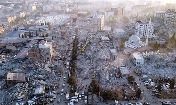 Batılı uzmanlar, Türkiye'deki depremlerin sığ derinlikte ortaya çıkan gücüne dikkat çekti