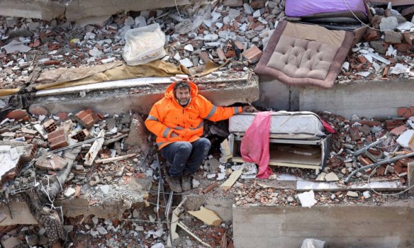 Deprem felaketinde can kaybı artıyor; Ölü sayısı 5 bini aştı...