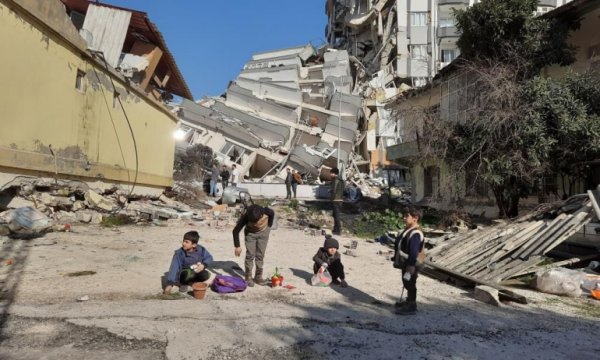 Depremde can kaybı 19 bin 875'e yükseldi