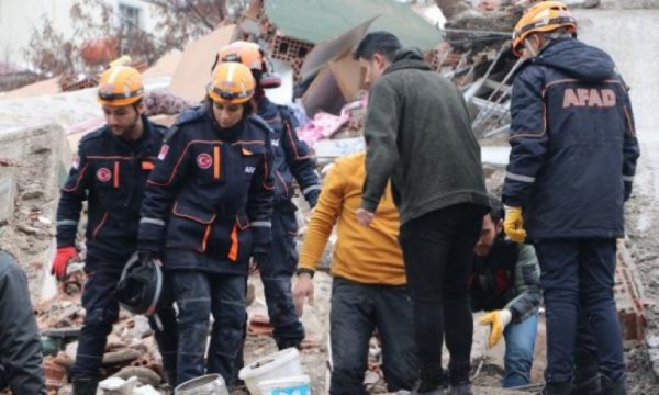 Depremde hayatını kaybedenlerin sayısı 3 bin 381'e yükseldi