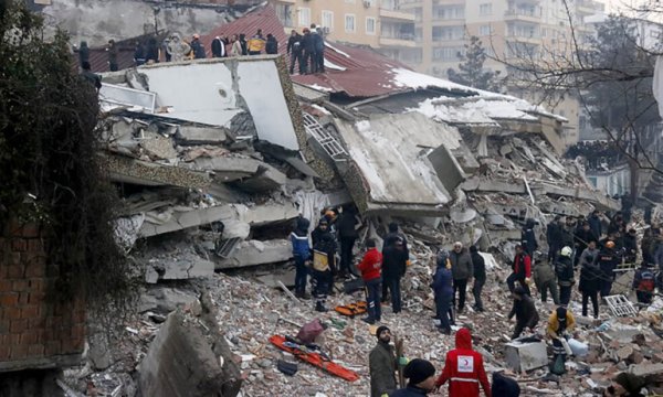 Erdoğan: Deprem yaşanan 10 ilimizi kapsayan ve 3 ay sürecek OHAL ilan etme kararı aldık