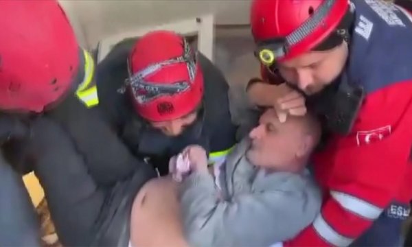 Gölbaşı'nda 69 yaşındaki kişi enkazdan 57 saat sonra kurtarıldı
