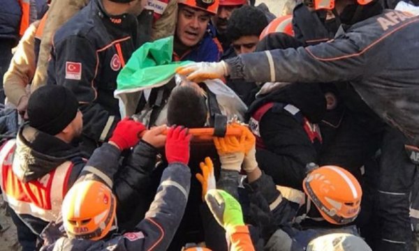Hatay'da 102 saat sonra aynı apartmandan 6 kişi sağ çıkarıldı