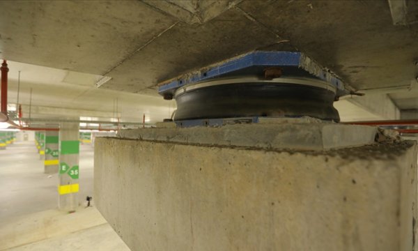İki hastanenin depremi hasarsız atlatması sismik izolatörün önemini gösterdi