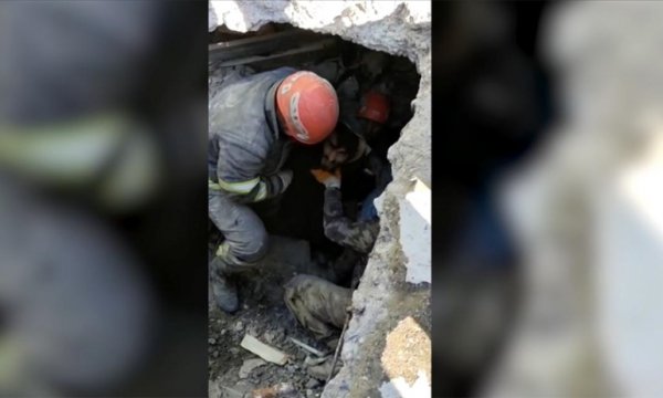 Kahramanmaraş'ta enkaz altında kalan kişi 60 saat sonra kurtarıldı