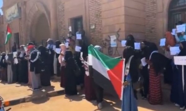 Sudan'da İsrail ile normalleşme protesto edildi: "Normalleşme ihanettir"
