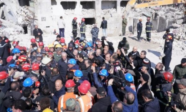 Suriye Lideri Esad deprem bölgesinde