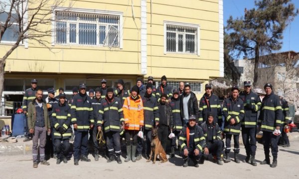 Kardeş ülke Cezayir’den gelen ekip, 19 kişiyi enkazdan kurtardı