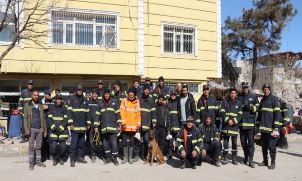 Kardeş ülke Cezayir’den gelen ekip, 19 kişiyi enkazdan kurtardı