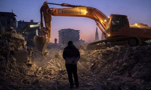 Depremlerde açıklanan can kaybı sayısı 42 bin 310'a yükseldi