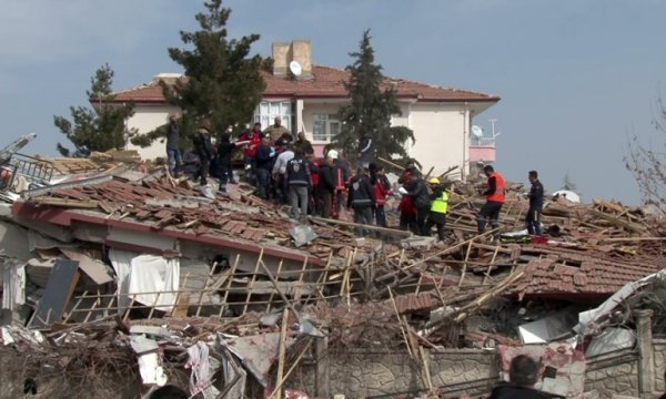 Malatya'da 5,6 büyüklüğünde deprem: Arama kurtarma çalışması sürüyor