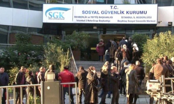 SGK'dan EYT açıklaması: 'Emekli olur' yazısına gerek yok