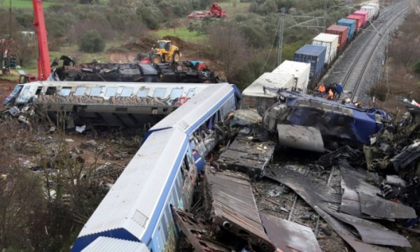 Yunanistan'da tren kazasında 32 ölü ve 85 yaralı 