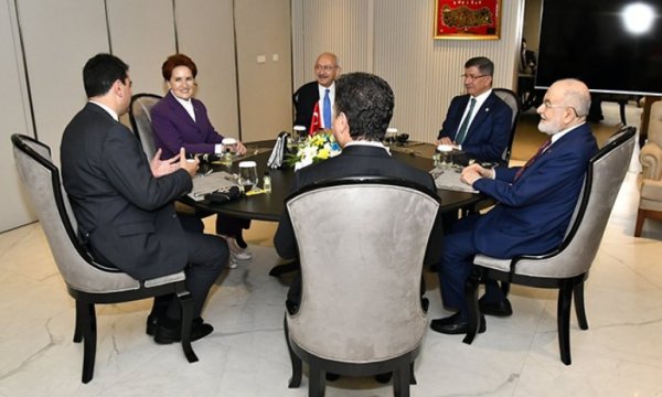 Akşener altılı masaya döndü