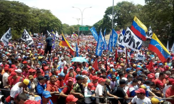 Venezuela halkından ABD’ye karşı protesto: asla teslim olmayacağız