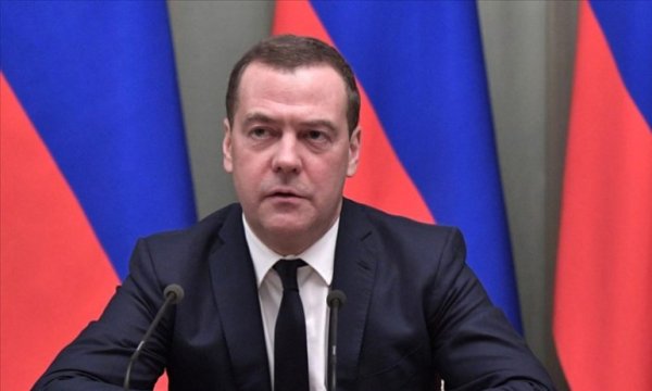 Medvedev Washington’ı uyardı: “Rusya’yla oynamayın”