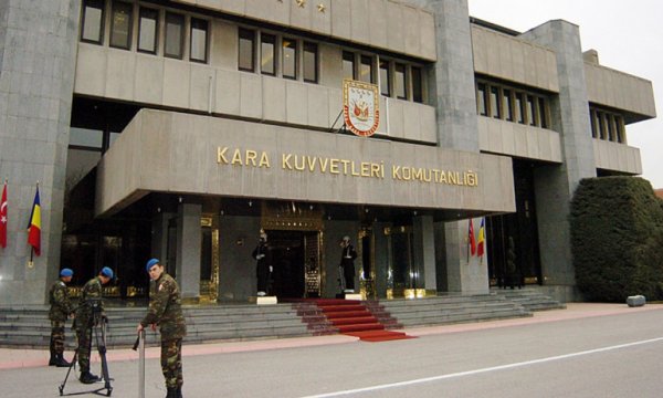 Kara Kuvvetlerine 'ihale yolsuzluğu' operasyonu: Altısı asker 20 gözaltı