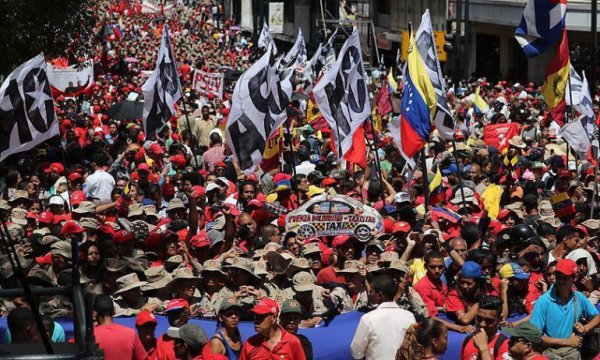 Karakas'ta Maduro ve eşinin serbest bırakılması için kitlesel protestolar
