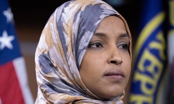 Trump, Somali asıllı Temsilciler Meclisi üyesi Omar'a savaş açtı