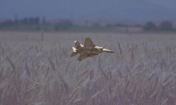 İsrail Uçağı, Suriye'nin Tarım Arazilerine Esrarengiz Sıvı Bıraktı