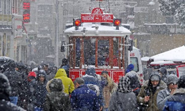 AKOM'dan saatli uyarı: İstanbul'da sıcaklık düşecek, kar yağışı etkili olacak!