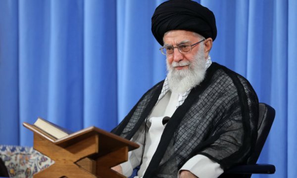 Sünni ve Şii 400 aşiret liderinden İmam Hamanei’ye destek