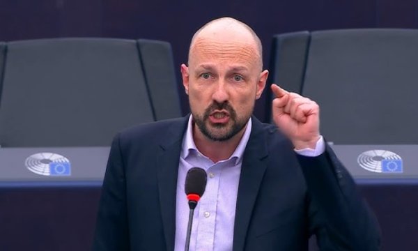 Belçikalı vekilden Batı’ya eleştiri: Asıl tehdit İran değil İsrail’dir