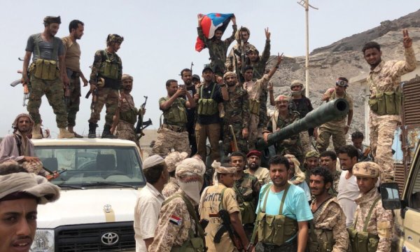 Riyad-Ebu Dabi çatışması tırmanıyor…Suudi Arabistan Yemen’deki askeri üssü ele geçirdi