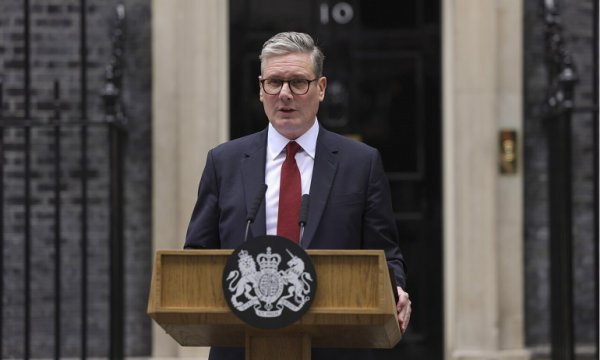 Starmer: Trump, İran ile müzakere etmeli