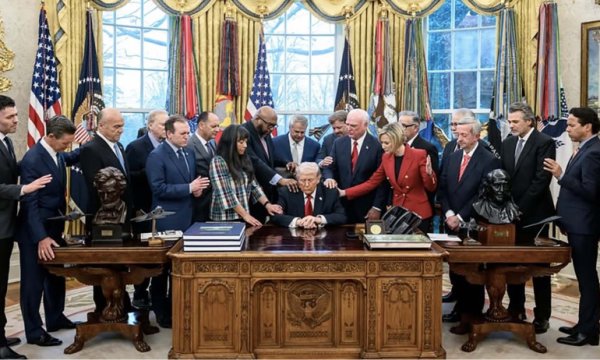 Trump’a dua ayini: Evanjelizm-Yahudilik-Siyonizm üçgeni