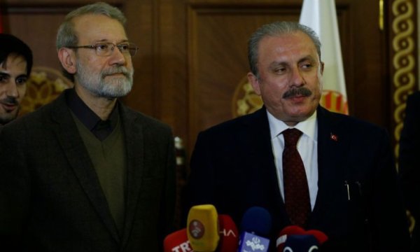 ABD ve İsrail'e karşı vakarlı duruşuyla gönüllerde iz bırakan şehit Laricani'ye Allah'tan rahmet diliyorum