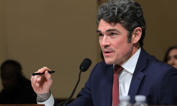 Epstein dosyasında istihbaratı işaret etti