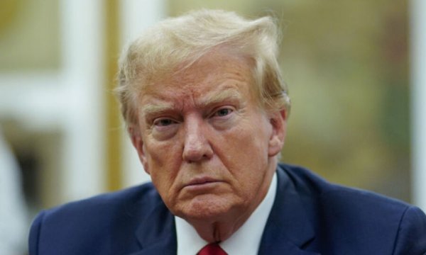 İran’dan cevabını alan Epstein sabıkalısı Trump geri adım attı