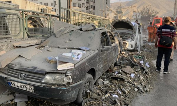 İsrail'in Gazze'deki soykırımı ağzına almayan Karar yazarı İran'ı Nazilere benzetti