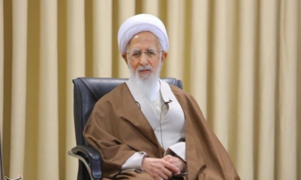 Ayetullah Cevadi Amuli'den mesaj: Halk meydanda, yeryüzünün melekleri gibidir