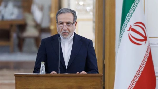 Abbas Arakçi meydan okudu: “Köprüleri vurmak bizi teslim alamaz”