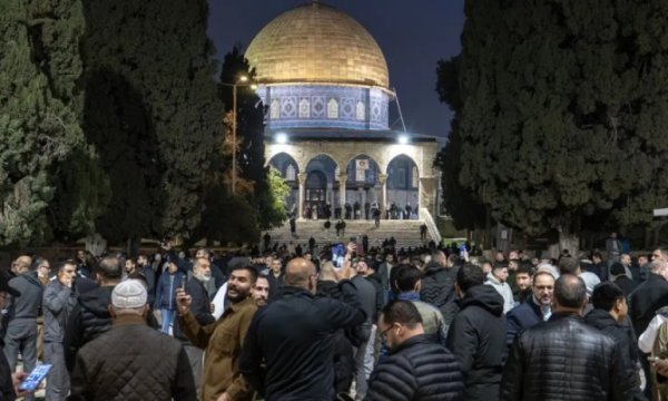 Filistinliler, savaş bahanesiyle 5 haftadır kapalı olan Aksa'ya akın etti 