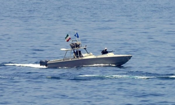 İran, ABD destroyerini Hürmüz'e sokmadı