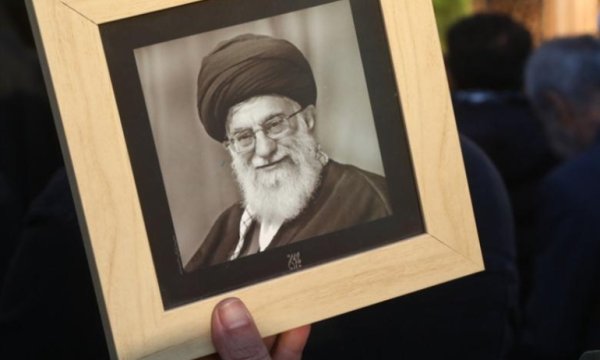 İran Yahudilerinden şehit Hamaney'e anma