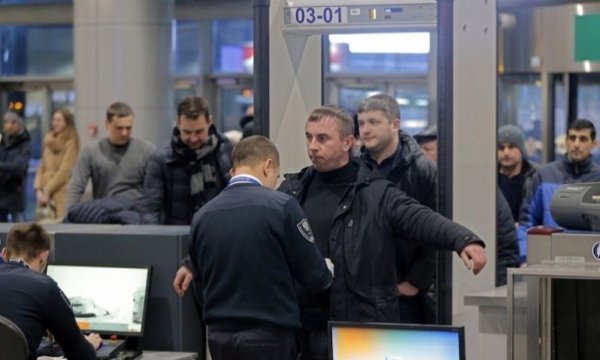 40 İsrailliyi havalimanında gözaltına aldılar