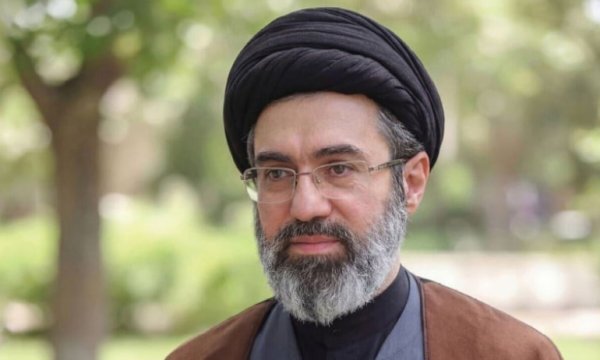 Ayetullah Hamanei: Öğretmenler ve İşçiler kültürel ve ekonomik alanın omurgasıdır