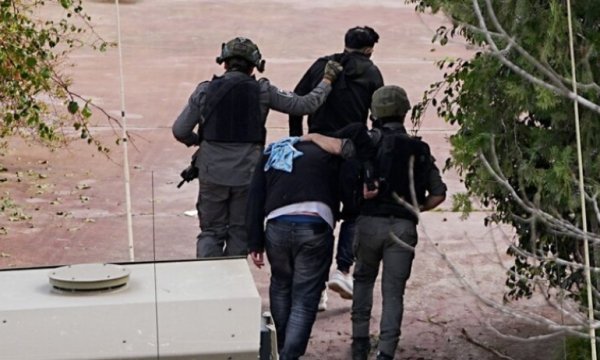 İşgal güçleri Batı Şeria’da 5’i çocuk 10 Filistinliyi gözaltına aldı 