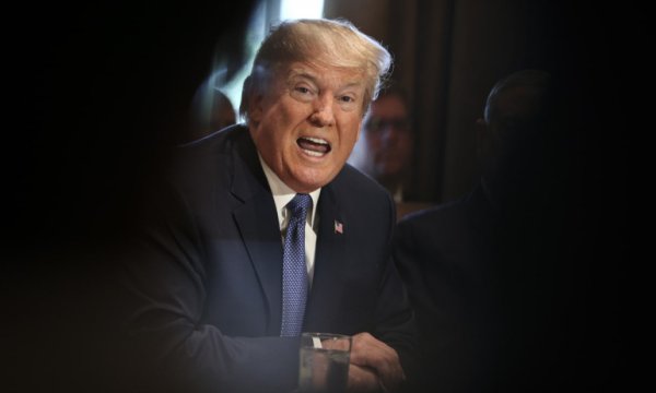 Sıkışıp kalan Trump'tan İran'a tehdit... "Yeryüzünden silinecekler"