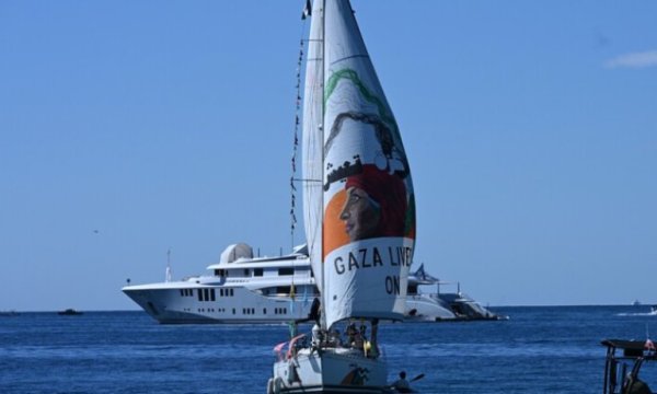 Cannes kentinde "Gazze Yaşıyor" yazılı tekneyle sembolik eylem yapıldı